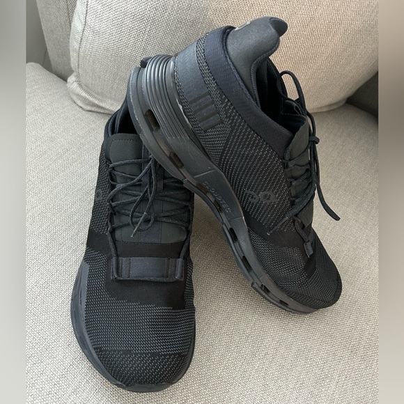 Athletic_Shoes